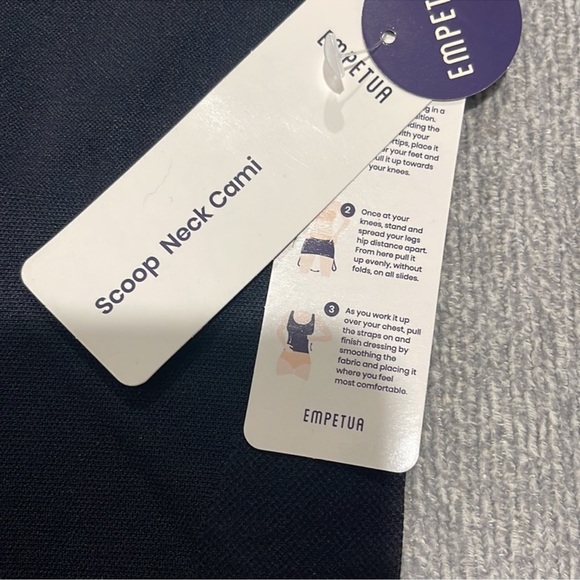 Shapermint Empetua scoop neck cami - Picture 4 of 6